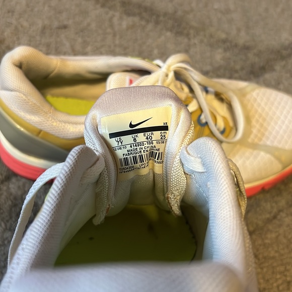 Women’s Nike Running Shoe. - Picture 4 of 5